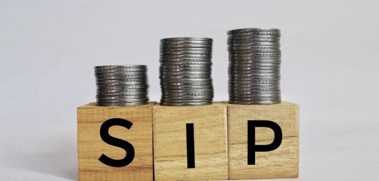 How Rupee Cost Averaging Works in Mutual Fund SIPs
